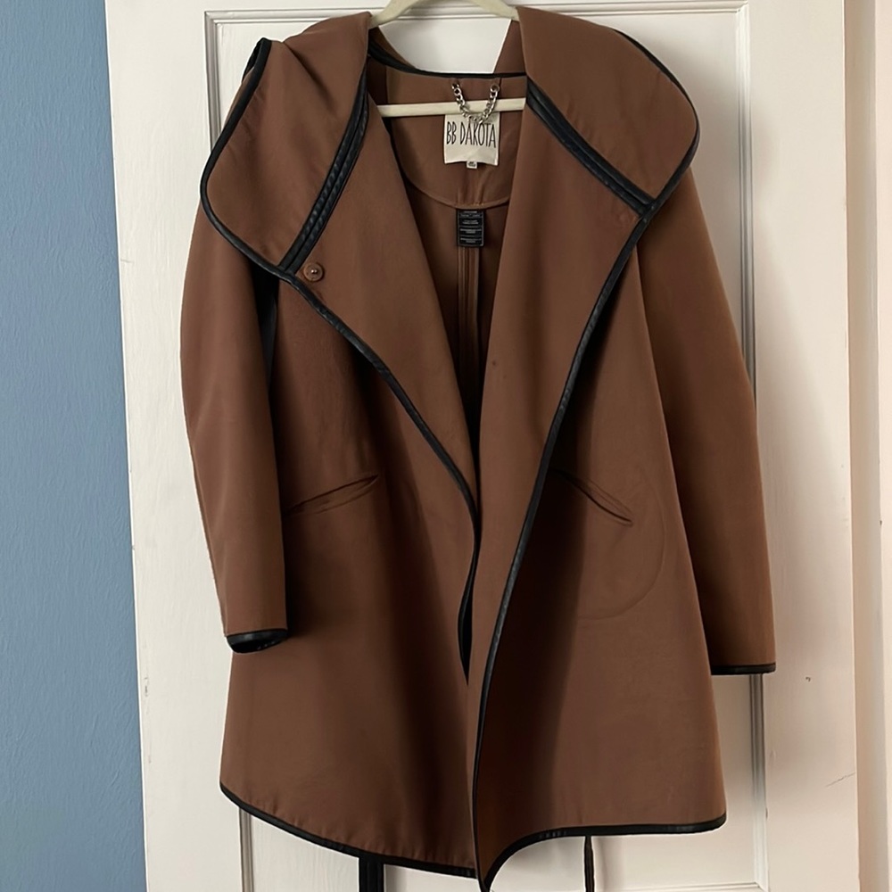 BB Dakota hooded jacket with leather piping